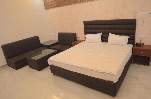 Khatima Hotel | Hotel Maurya Greens