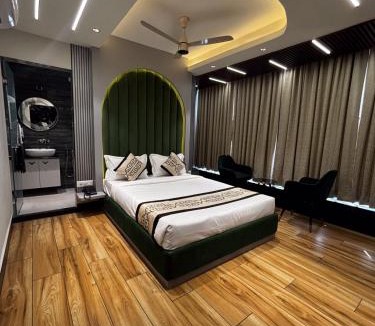 Chinar Park Hotel | Hotel Meera International