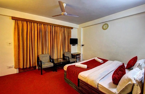 Aleo Bed & Breakfast | Hotel Monarch Residency