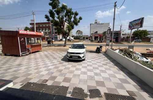 Sikar Hotel | Hotel Narayan free Parking & Near Toran Dwar
