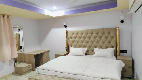 Vijaypur Hotel | Hotel Narendra Palace