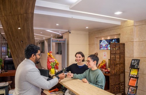 Paharganj Hotel | Hotel Neu Villa, City Centre - 5 Minute from Connaught Place & NDLS Station