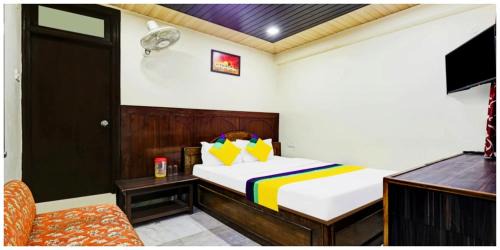 Mallital Hotel | HOTEL NEW ! FLATIES ! PALACE Near LAKE - Full Naini Lake View and Mountain Valley View - Wi Fi - Room Service Available - A TOP RATED PREOPERTY