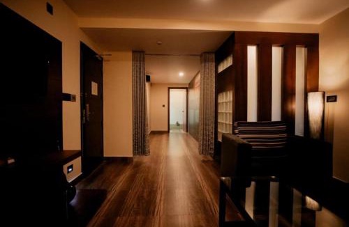 Adoor Hotel | Hotel New Indraprastha
