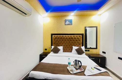 Govindpuri Hotel | Hotel NNK International - Govindpuri Metro