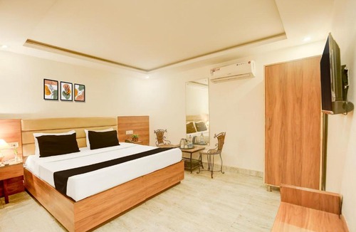 Zirakpur Hotel | Hotel O by OYO Chandigarh Road Formerly Royal Woods