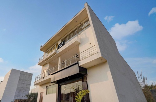 Meerut House | Hotel O Chhatrapati Shivaji Hospital