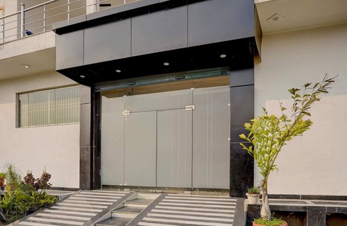 Meerut House | Hotel O Chhatrapati Shivaji Hospital