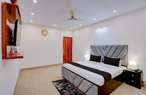 Sector 70 Hotel | HOTEL O JJ Residency
