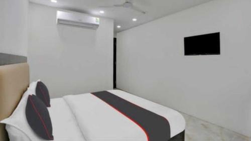 East of Kailash Hotel | Hotel O NK Prime Residency Near Lotus Temple