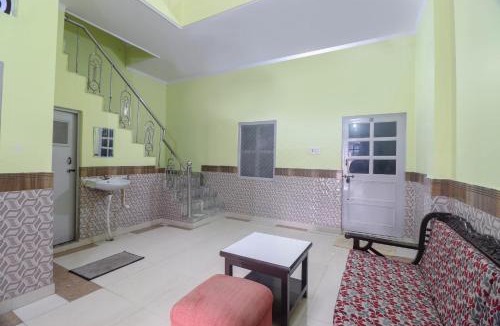 Bulandshahr Hotel | Hotel O Santoshi Guest House