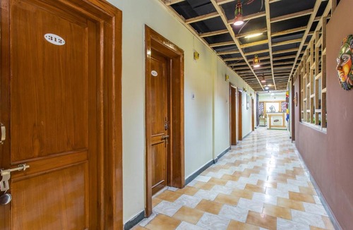 Dewas Hotel | Hotel O Santushti