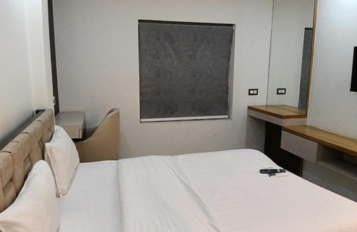 Bhadrak Hotel | Hotel O Snow White