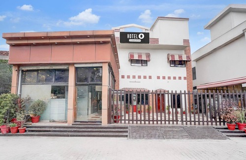 Dehradun House | Hotel O Tyagi Road Railway