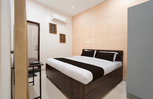 Sudhowala Hotel | Hotel O Uttaranchal University Formerly Anand Residency