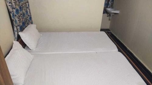 Hyderabad Hotel | Hotel O White Carnations Hotels