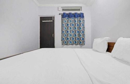 Hyderabad Hotel | Hotel O White Carnations Hotels
