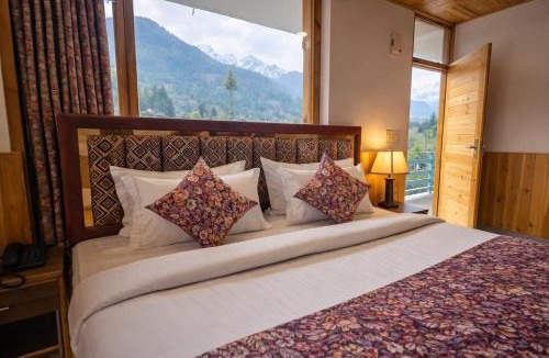 Manali Hotel | Hotel Old Manali with Balcony, Mountain and River View