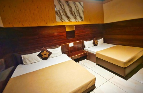 Ujjain Hotel | HOTEL OM PALACE NEAR MAHAKALESHWAR TEMPlE