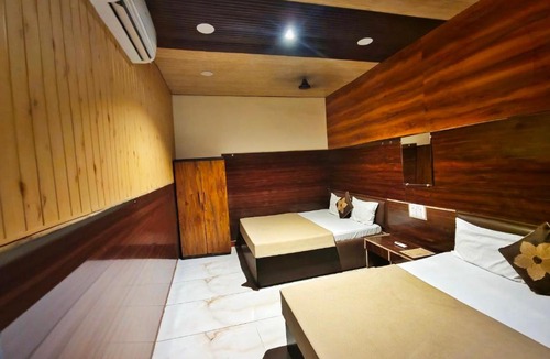 Ujjain Hotel | HOTEL OM PALACE NEAR MAHAKALESHWAR TEMPlE