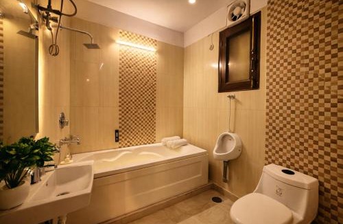 Noida Hotel | Hotel Oxygen Bloom-Near Noida Sector 18 Metro