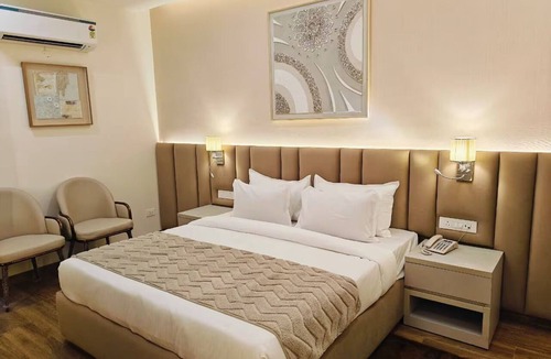 Sector 5 Hotel | HOTEL PALLAVI GRAND