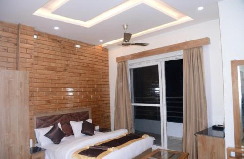 Nainital Hotel | Hotel Payal Mall Road Lake View Nainital - Prime Location - Spacious and Hygiene Room