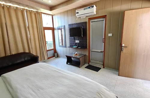 Dharampur Hotel | Hotel Pine View