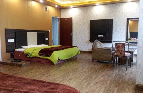 Kumarhatti Hotel | Hotel Pine View Villa