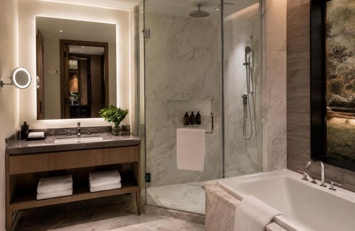 Chanakyapuri Hotel | Hotel Platinum Square
