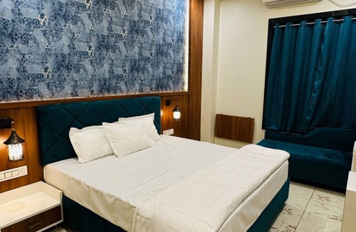 Maheshwar Hotel | Hotel Ratnam Palace