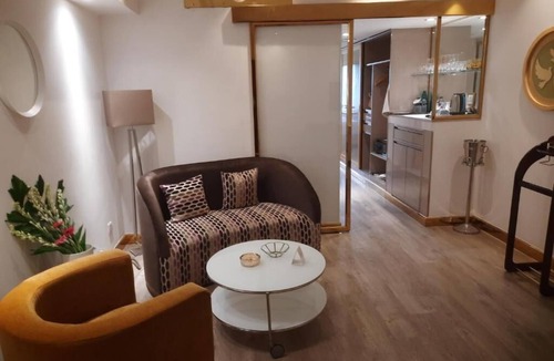Dhaka Hotel | Hotel Razmoni Isha Kha International