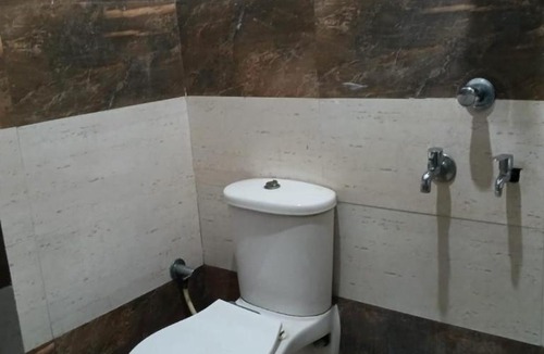 Chandigarh Hotel | Hotel Red Hut Chandigarh railway station
