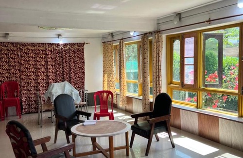 Laripora Hotel | Hotel Rose Hill Pahalagam