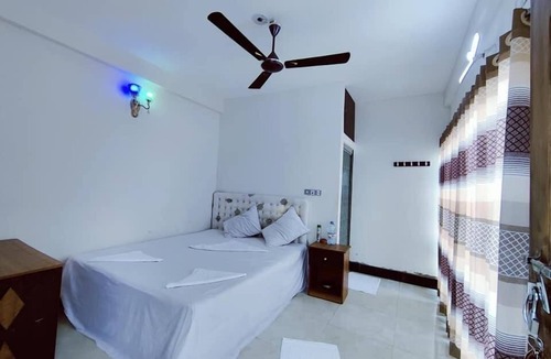 Saint Martin's Island Hotel | Hotel Royal Beach & Restaurant