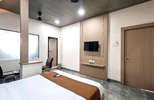 Taloja Hotel | Hotel Royal Inn