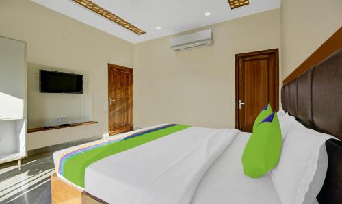Zirakpur Hotel | Hotel Royal Salute Chandigarh Delhi Expressway Zirakpur Chandigarh