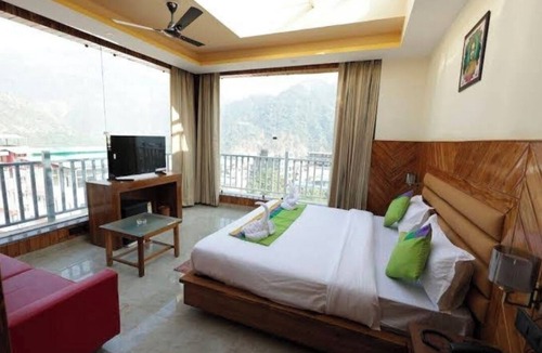 Zirakpur Hotel | HOTEL S C RESIDENCY