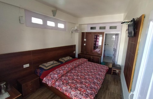 Library Road Hotel | Hotel Saraswati, Mussoorie