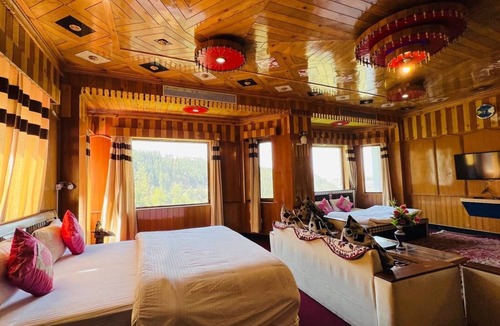 Theog Hotel | Hotel shimla hills international