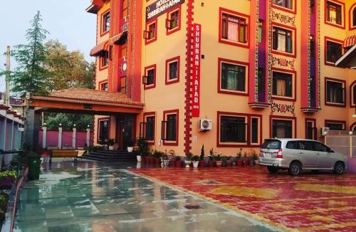 Srinagar Hotel | Hotel Shuhrah-I-Afaq - Near Srinagar Airport