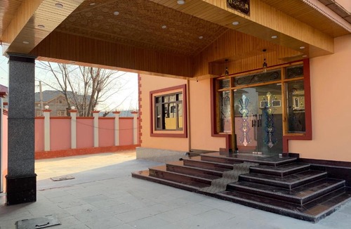 Srinagar Hotel | Hotel Shuhrah-I-Afaq - Near Srinagar Airport