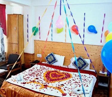 New Manali Hotel | Hotel Snow Mountain Mall Road