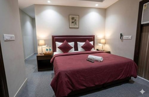 Delhi Hotel | Hotel SPS 2 Min Walk From Kaushambi Metro Station