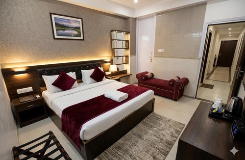 Kaushambi Hotel | Hotel SPS 5 Mints Walking From Kaushambi Delhi Metro Station