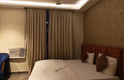 Rajarhat Hotel | Hotel SSSS Garden Cafe & Hotel
