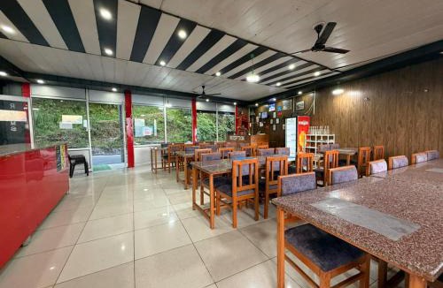 Sakalana Range Hotel | Hotel Sunrise Inn & Restaurant, Kanatal