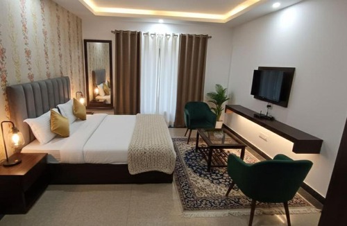 Chanakyapuri Hotel | Hotel The Caves Near IGI Airport Delhi