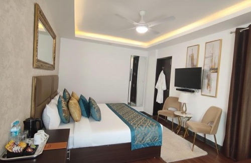 Chanakyapuri Hotel | Hotel The Caves Near IGI Airport Delhi