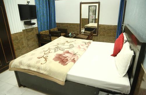 Zirakpur Hotel | Hotel The Diamond 2 min from Zirakpur bus stand